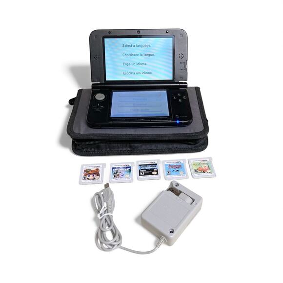 Nintendo 3DS XL Blue Black Handheld Gaming Console w/Case and Games EUC - Picture 3 of 16